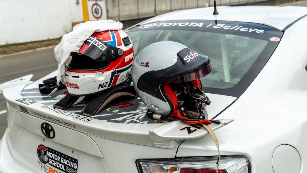 Helmets on the rear wing of the school Toyota 86